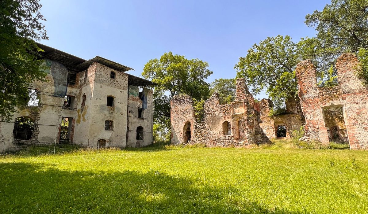 Schlossruine Putzar mit Park © Historische Häuser | Alte Häuser