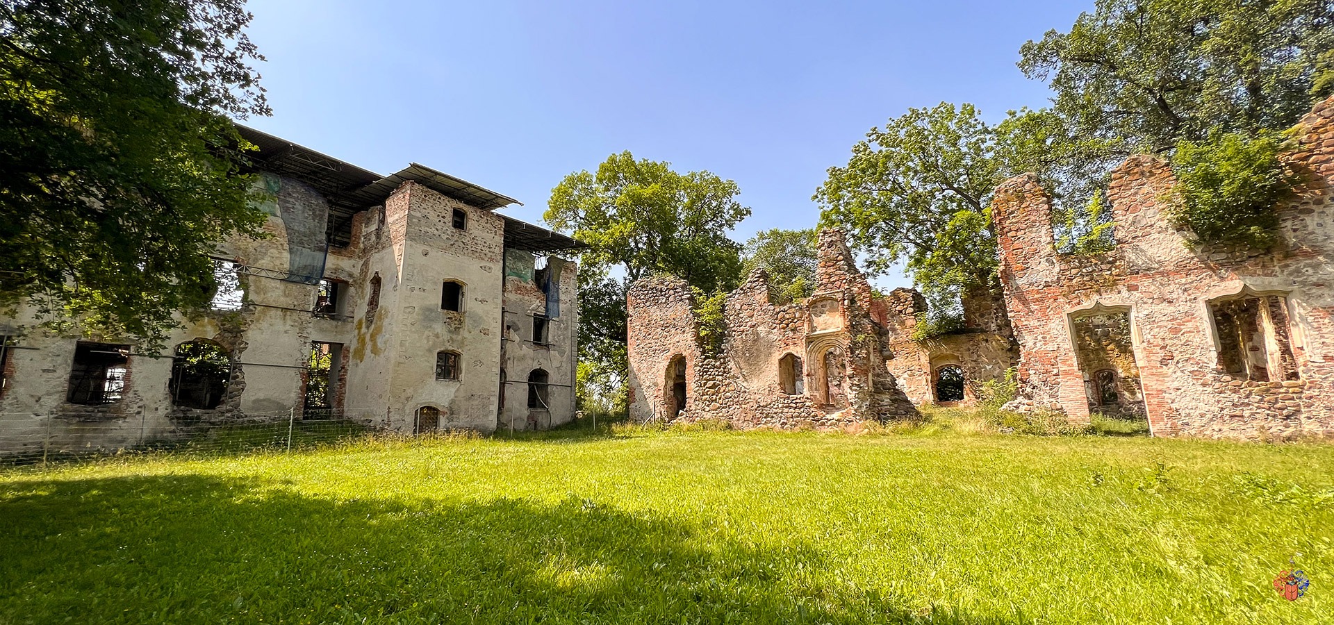 Schlossruine Putzar mit Park © Historische Häuser | Alte Häuser